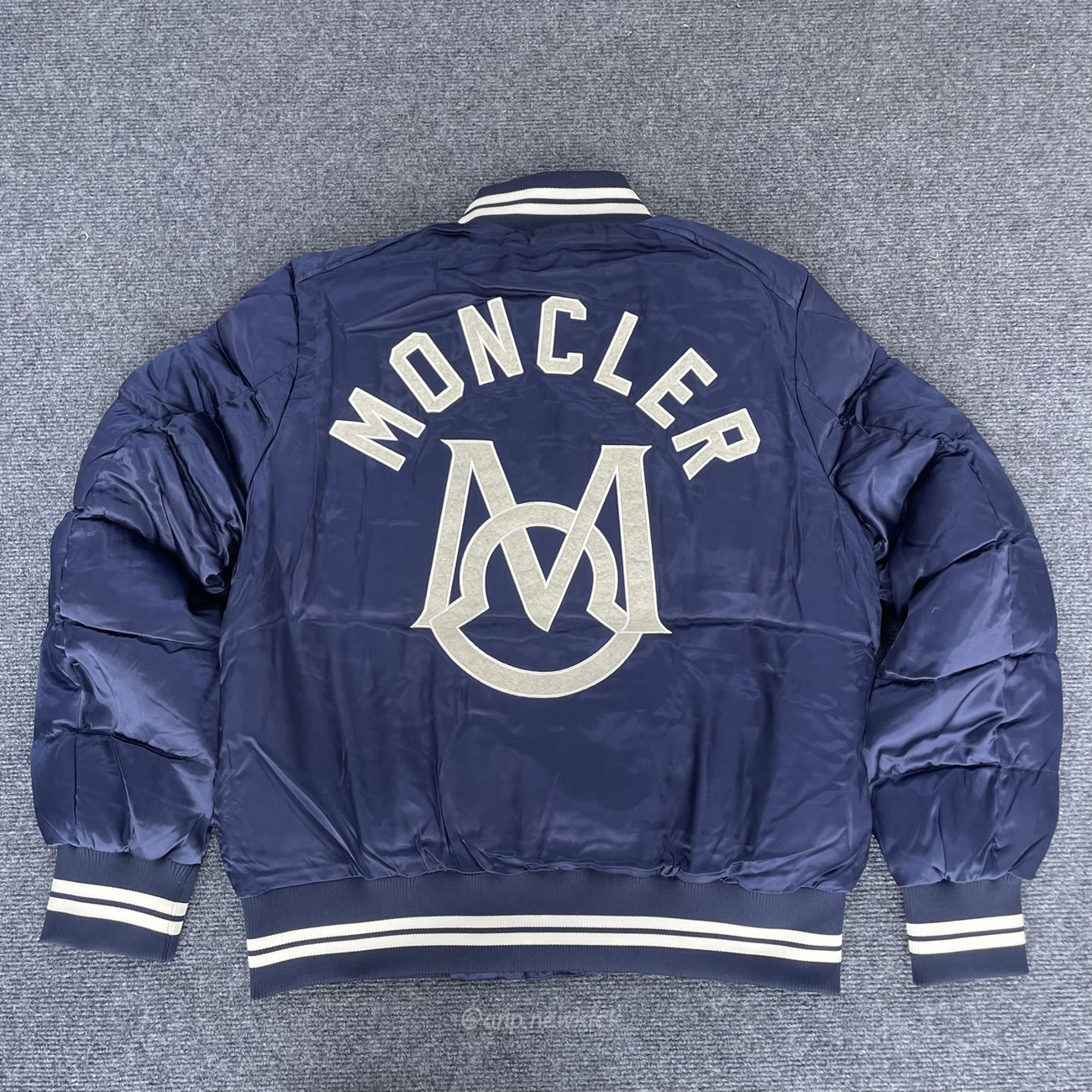 Moncler Dives Down Bomber Jacket (3) - newkick.app